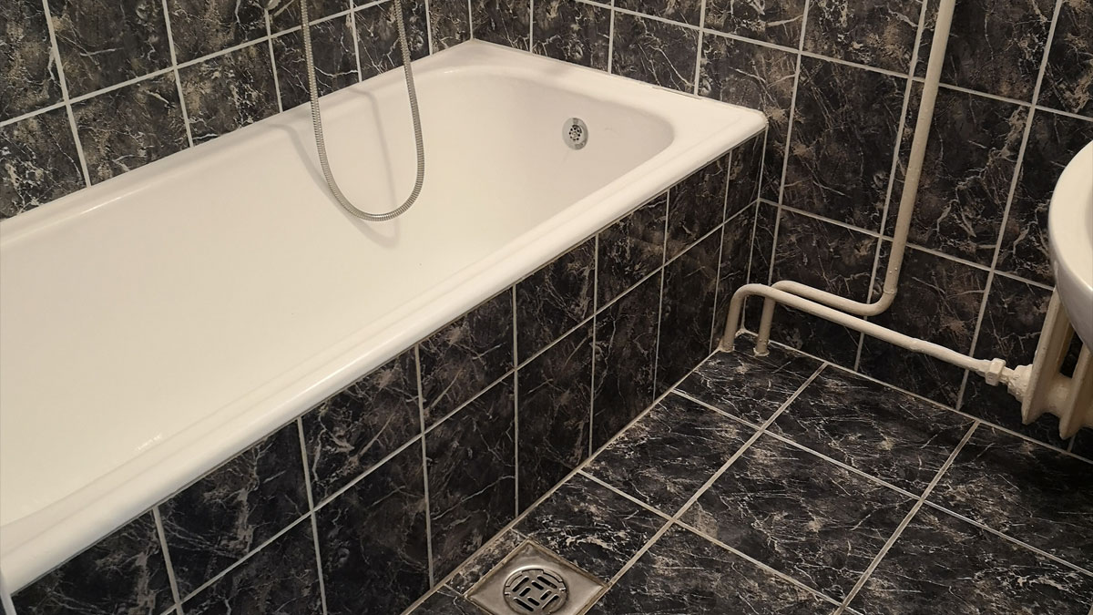 MASTER CLEAN - A KIS és NAGYTAKARÍTÁS SZAKÉRTŐJE - TAKARÍTÁS  - DUNAÚJVÁROS - Lakás - Fürdőszoba - Kád -UTÁNA